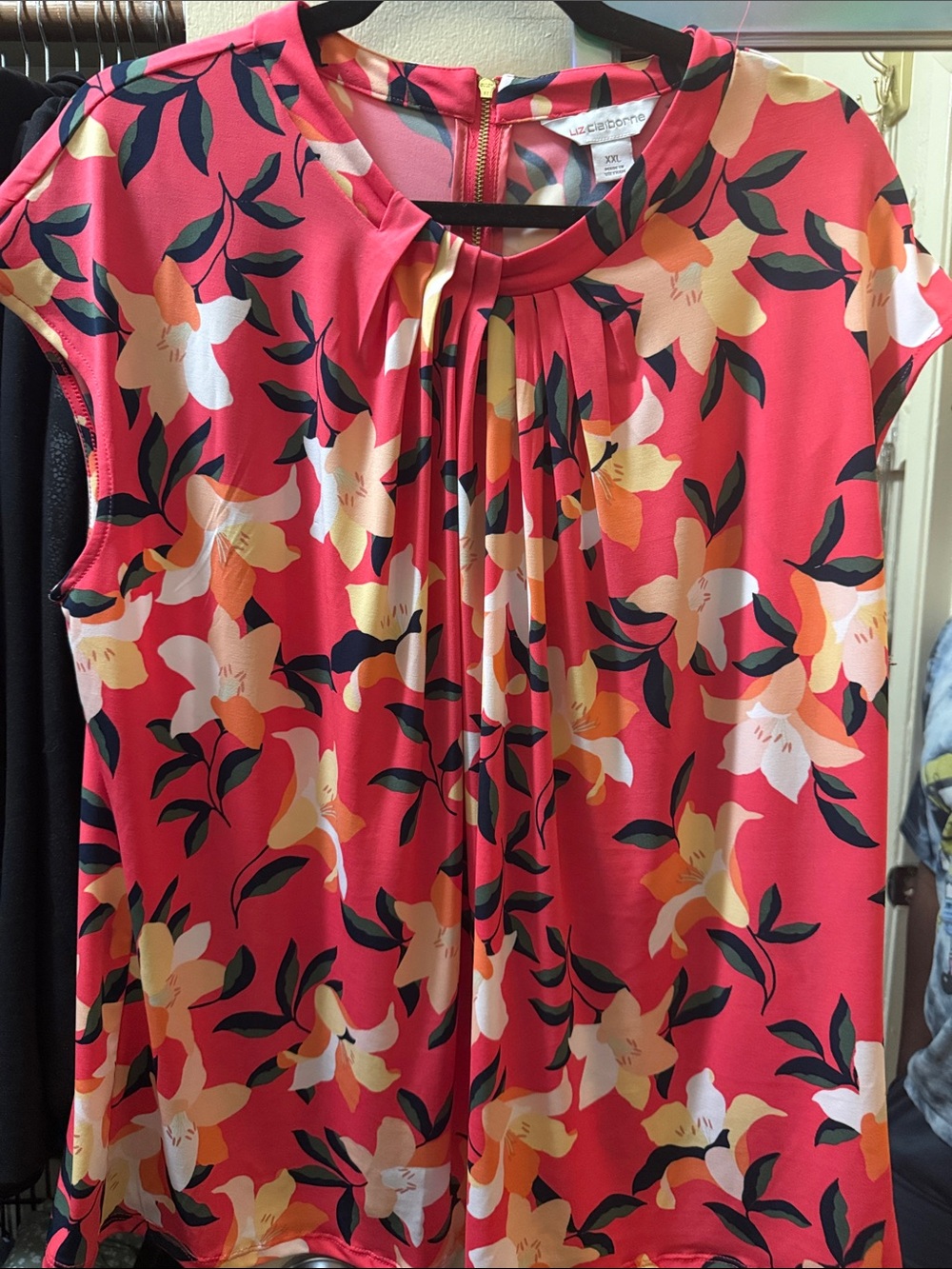 Liz Claiborne Red Floral Pleated Cap-Sleeve Blouse